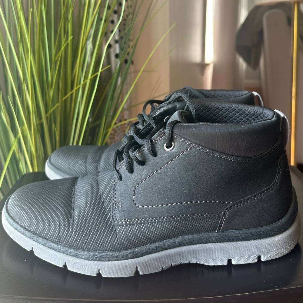Cloudsteppers by Clarks Dark Black/ Gray Chukka Boots Men’s 9.5